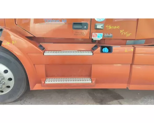 VOLVO VNL CAB SKIRTSIDE FAIRING