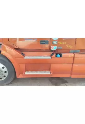 VOLVO VNL CAB SKIRT/SIDE FAIRING