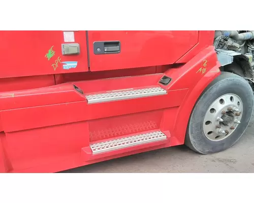 VOLVO VNL CAB SKIRTSIDE FAIRING