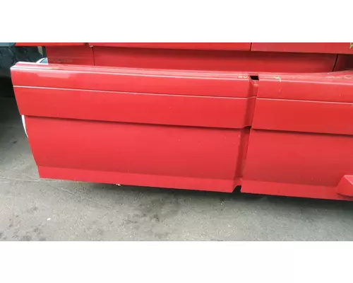 VOLVO VNL CAB SKIRTSIDE FAIRING