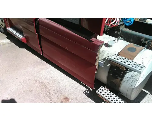 VOLVO VNL CAB SKIRTSIDE FAIRING