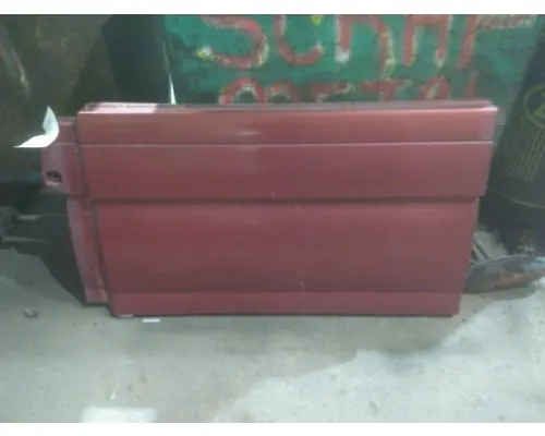 VOLVO VNL CAB SKIRTSIDE FAIRING