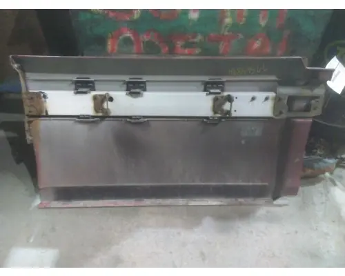 VOLVO VNL CAB SKIRTSIDE FAIRING