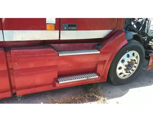 VOLVO VNL CAB SKIRTSIDE FAIRING