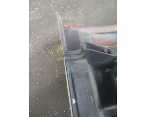 VOLVO VNL CAB SKIRTSIDE FAIRING