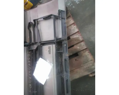 VOLVO VNL CAB SKIRTSIDE FAIRING