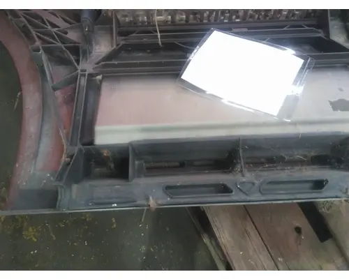 VOLVO VNL CAB SKIRTSIDE FAIRING