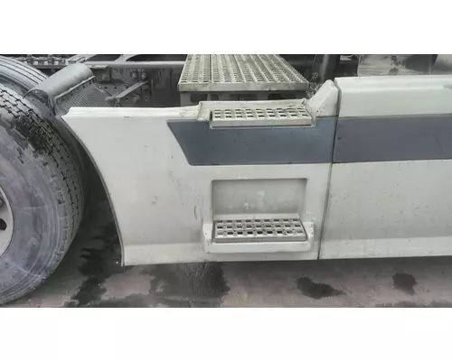 VOLVO VNL CAB SKIRTSIDE FAIRING