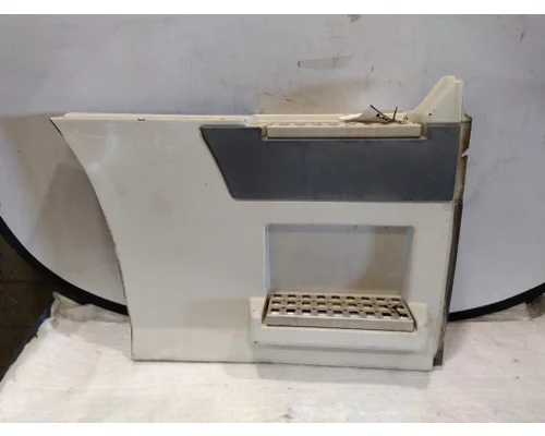 VOLVO VNL CAB SKIRTSIDE FAIRING