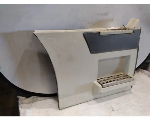 VOLVO VNL CAB SKIRTSIDE FAIRING