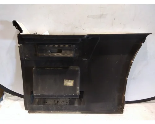 VOLVO VNL CAB SKIRTSIDE FAIRING