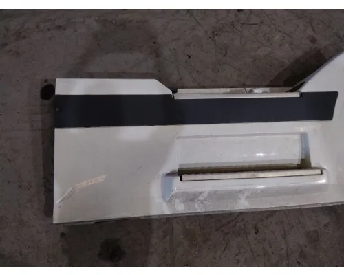 VOLVO VNL CAB SKIRTSIDE FAIRING