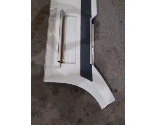 VOLVO VNL CAB SKIRTSIDE FAIRING