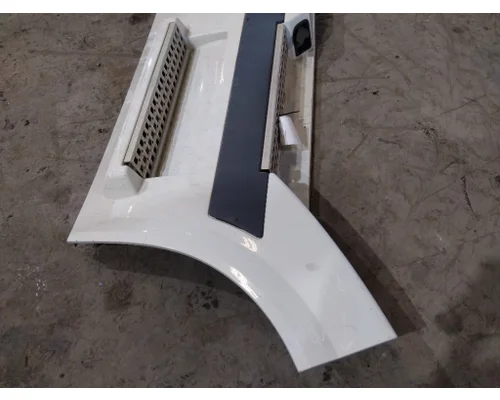 VOLVO VNL CAB SKIRTSIDE FAIRING