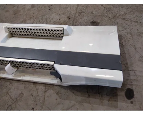 VOLVO VNL CAB SKIRTSIDE FAIRING