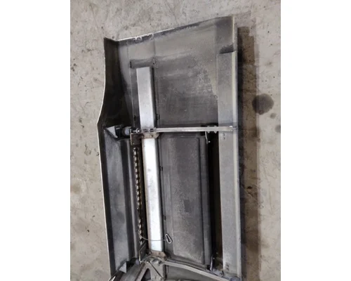 VOLVO VNL CAB SKIRTSIDE FAIRING