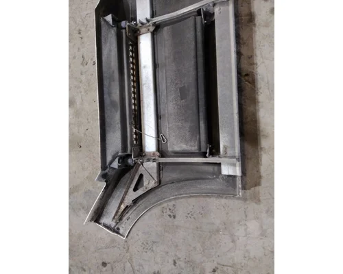 VOLVO VNL CAB SKIRTSIDE FAIRING