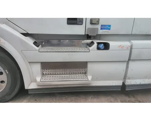 VOLVO VNL CAB SKIRTSIDE FAIRING