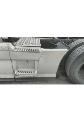 VOLVO VNL CAB SKIRT/SIDE FAIRING