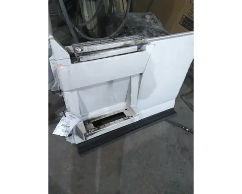 VOLVO VNL CAB SKIRTSIDE FAIRING