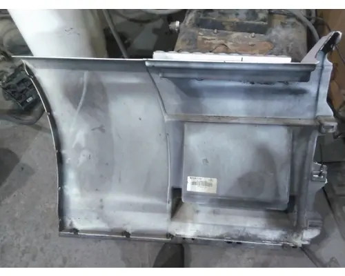 VOLVO VNL CAB SKIRTSIDE FAIRING