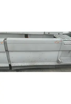 VOLVO VNL CAB SKIRT/SIDE FAIRING