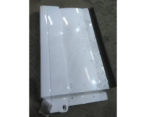VOLVO VNL CAB SKIRTSIDE FAIRING