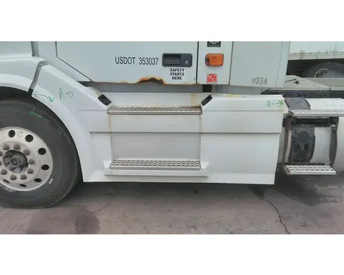 VOLVO VNL CAB SKIRTSIDE FAIRING