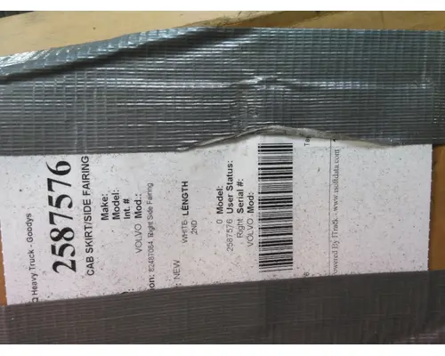 VOLVO VNL CAB SKIRTSIDE FAIRING