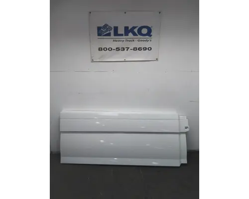 VOLVO VNL CAB SKIRTSIDE FAIRING