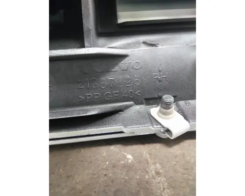 VOLVO VNL CAB SKIRTSIDE FAIRING