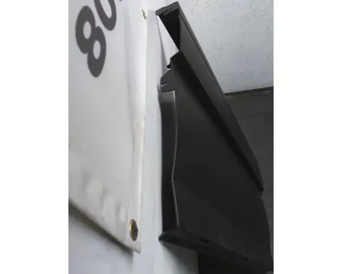 VOLVO VNL CAB SKIRTSIDE FAIRING