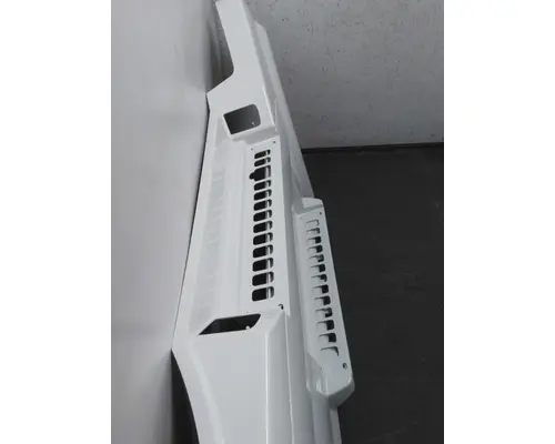 VOLVO VNL CAB SKIRTSIDE FAIRING