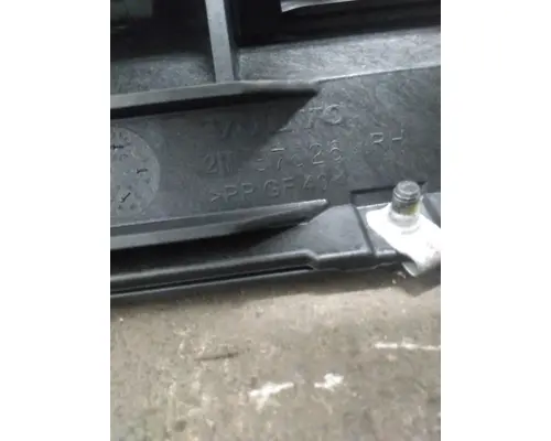 VOLVO VNL CAB SKIRTSIDE FAIRING