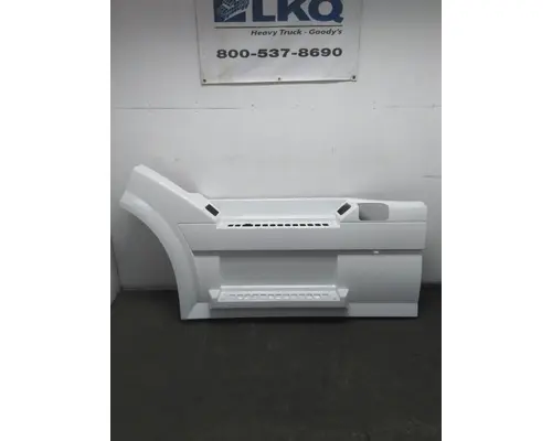 VOLVO VNL CAB SKIRTSIDE FAIRING