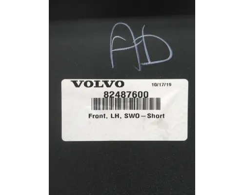 VOLVO VNL CAB SKIRTSIDE FAIRING