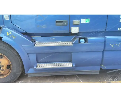 VOLVO VNL CAB SKIRTSIDE FAIRING