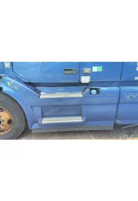 VOLVO VNL CAB SKIRT/SIDE FAIRING