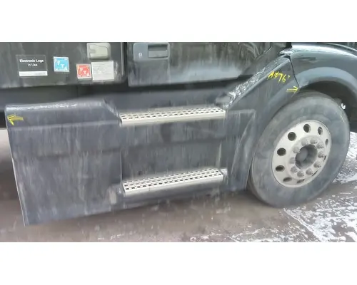 VOLVO VNL CAB SKIRTSIDE FAIRING