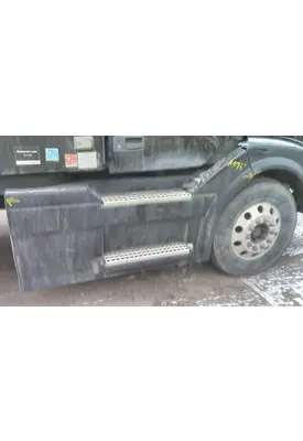 VOLVO VNL CAB SKIRT/SIDE FAIRING