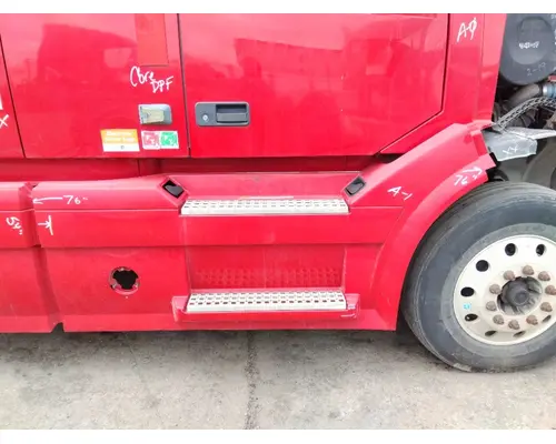 VOLVO VNL CAB SKIRTSIDE FAIRING