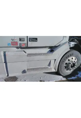 VOLVO VNL CAB SKIRT/SIDE FAIRING