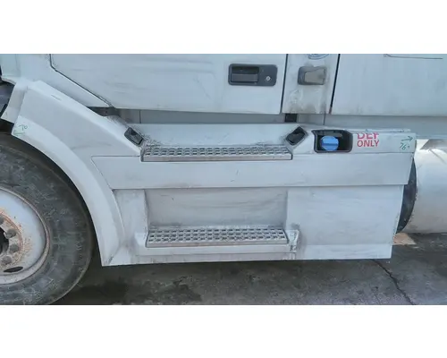 VOLVO VNL CAB SKIRTSIDE FAIRING