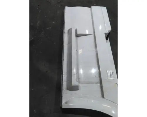 VOLVO VNL CAB SKIRTSIDE FAIRING