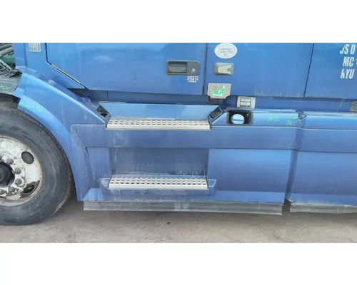 VOLVO VNL CAB SKIRTSIDE FAIRING