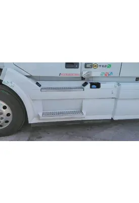 VOLVO VNL CAB SKIRT/SIDE FAIRING