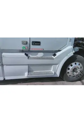 VOLVO VNL CAB SKIRT/SIDE FAIRING