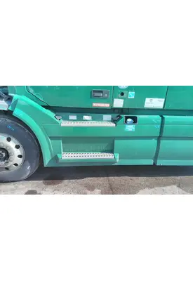 VOLVO VNL CAB SKIRT/SIDE FAIRING