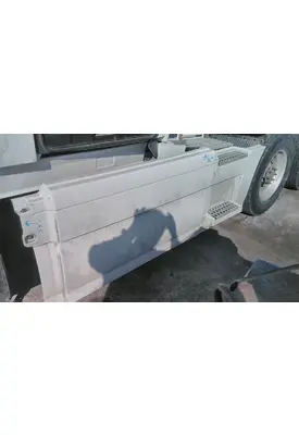 VOLVO VNL CAB SKIRT/SIDE FAIRING