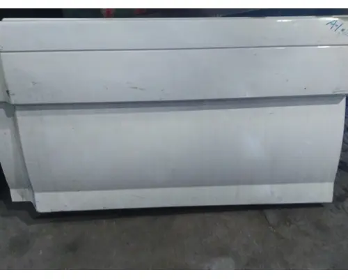VOLVO VNL CAB SKIRTSIDE FAIRING